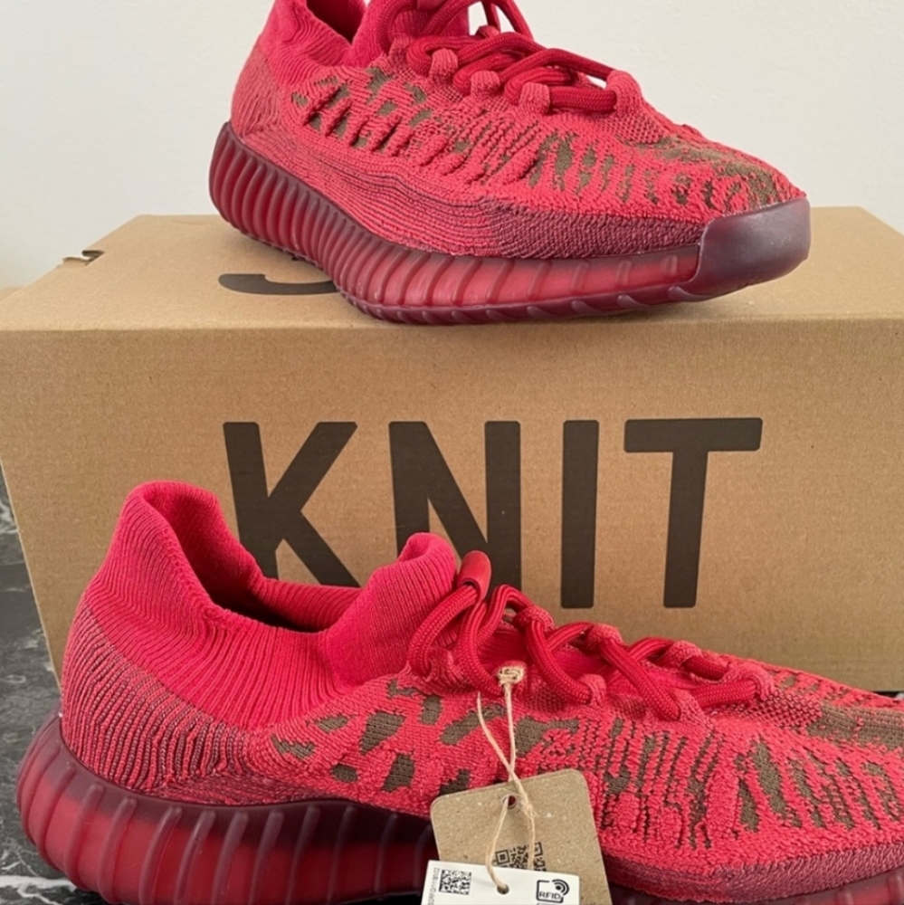 Brand new never worn Yeezy 7.5